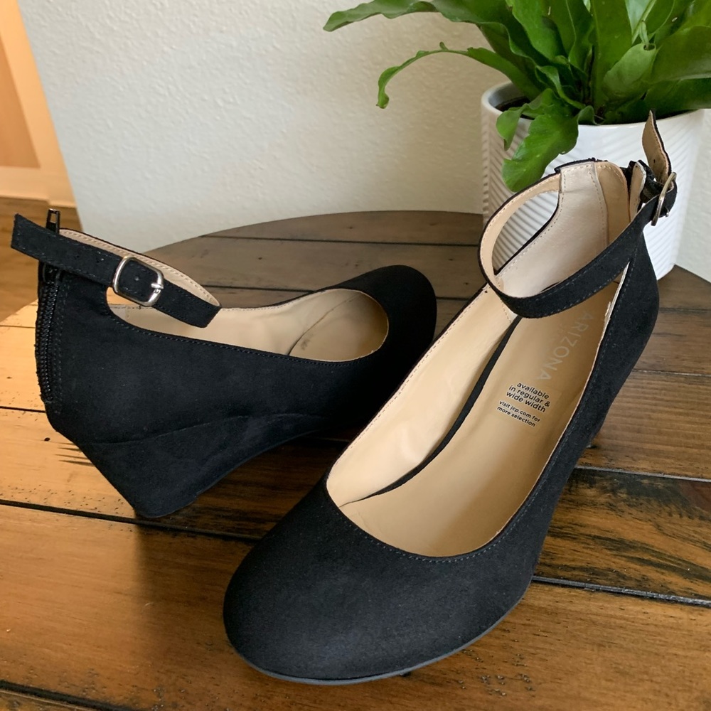 Black Wedges
